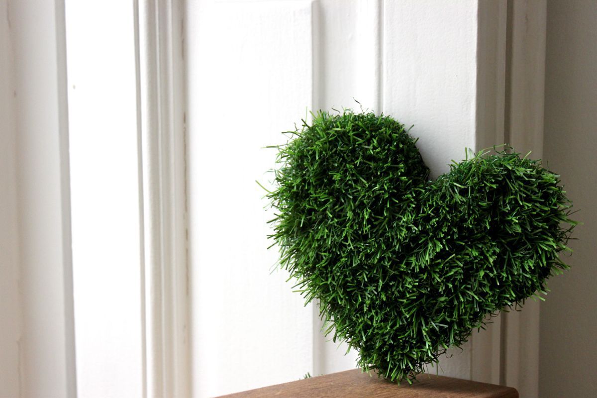 corazón de césped artificial diy