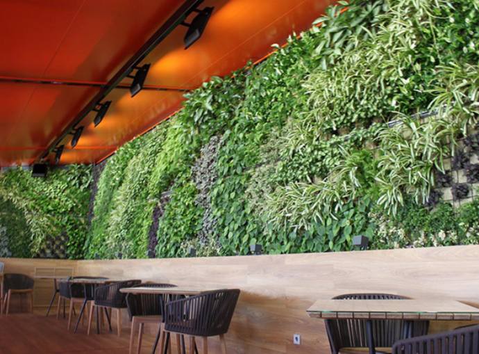 Jardin verticaal en hotel Puerta de América 1